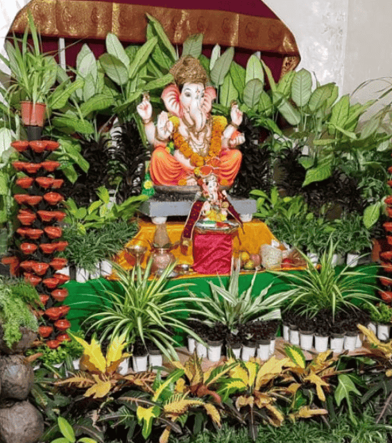 घरी गणपती सजावटीच्या कल्पना | साध्या, नाविन्यपूर्ण आणि घरगुती सजावट कल्पना